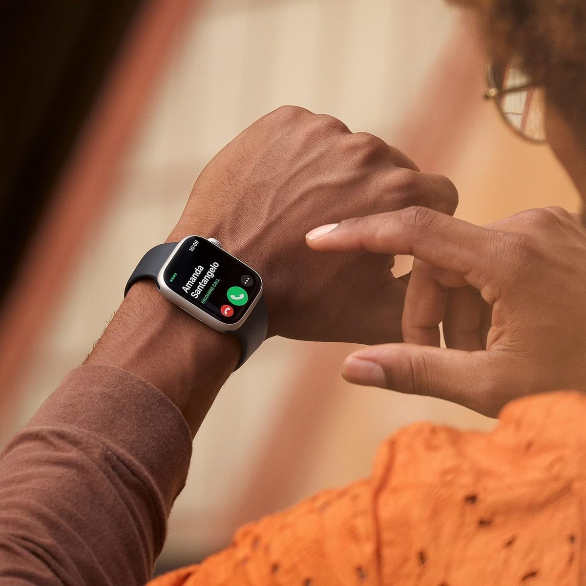Apple Watch Series 8 [GPS, 41mm] - Midnight Aluminum Case with Midnight Sport Band, M/L (Renewed)